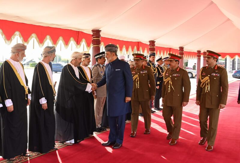 بدعاء أبناء شعبِه الوفي: جلالة السُلطان يُغادر إلى سنغافورة