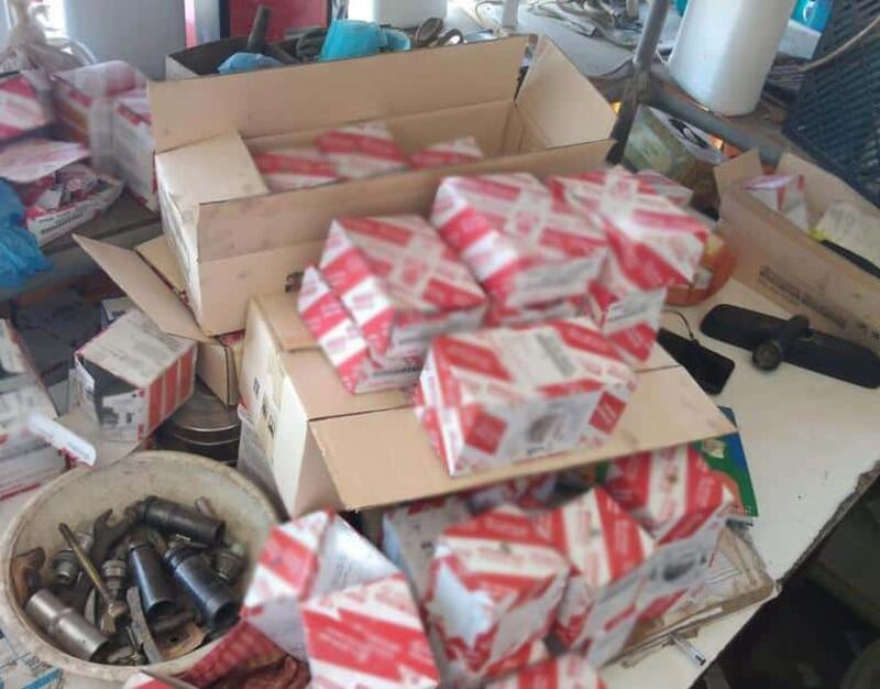 ضبط محل يبيع فلاتر زيت مركبات مقلدة في علب أصلية