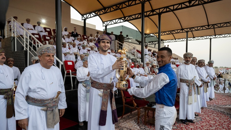 الحصان فلاح يتوّج بكأس جلالة السلطان المعظم في سباق الخيل السنوي