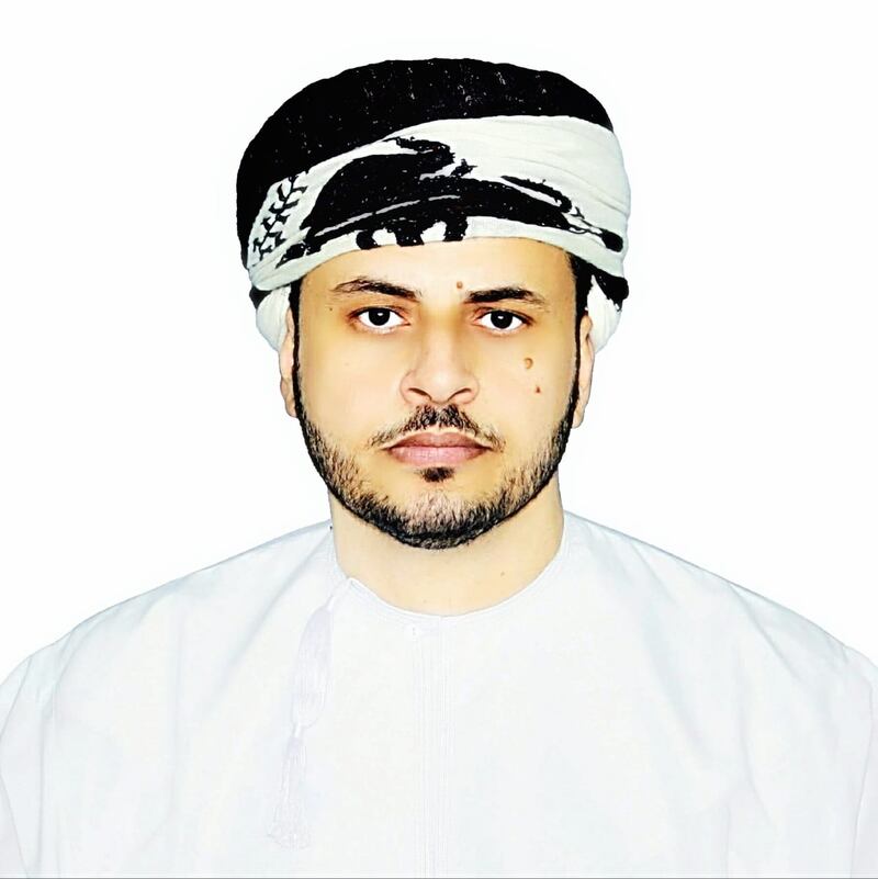 “المشتغلون بالتاريخ”: الباحث العُماني الذي ترك التخصص المتخرج منه ليتفرغ لـ “عشقه”