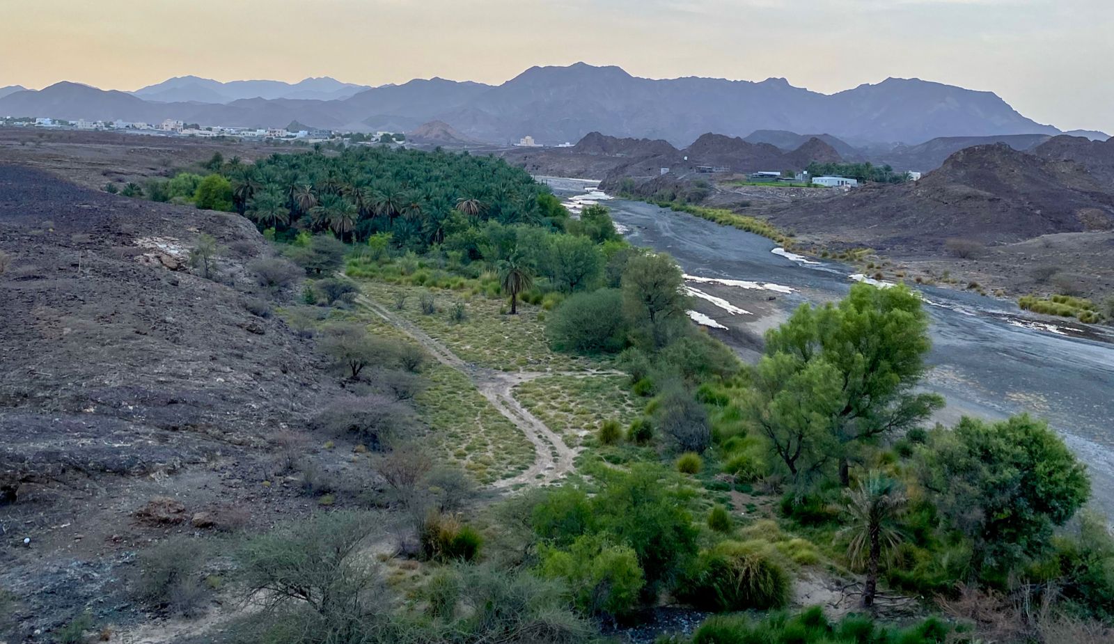 توقعات الأمطار مستمرة والحرارة تنخفض