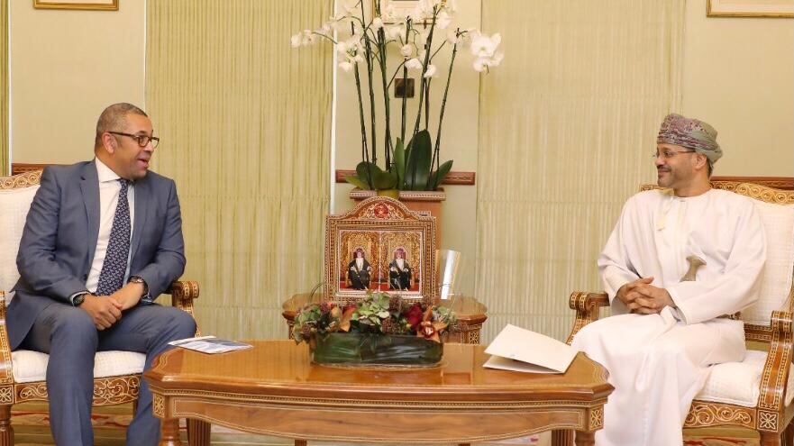 السيد بدر يستقبل مسؤولا بريطانيًا