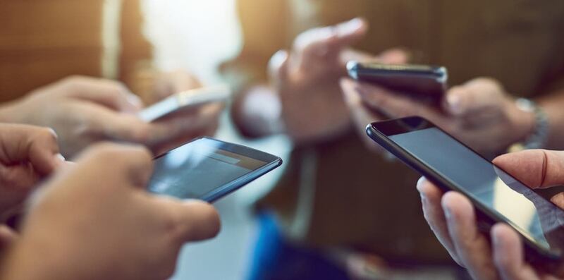 بالأرقام: اشتراكات الهواتف المتنقلة تنخفض