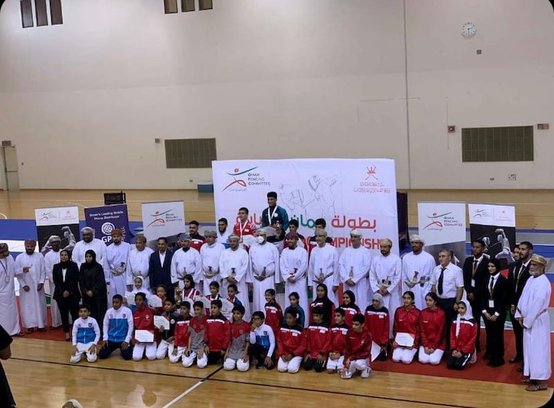 فتاة على مقاعد الدراسة تصبح أول حكمة عمانية في المبارزة