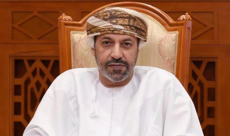 السيد حمود بن فيصل يتلقى رسالة من سيف بن زايد