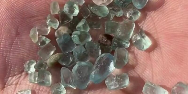 باحث عماني يتحدث عن رحلته في العثور على أحجار كريمة نادرة