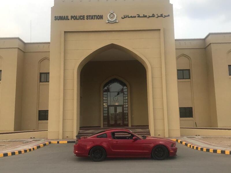 الشرطة تقبض على مفحّط في سمائل