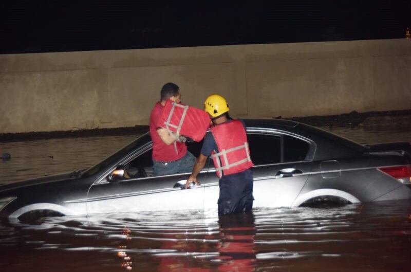 بالصور: شرطة عمان السلطانية في الميدان للتعامل مع تأثيرات شاهين