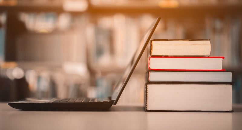 الروائي الأردني جلال برجس يكتب عبر “أثير” عن: القرّاء الجدد