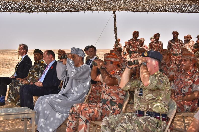 سمو السيد شهاب ووزير الدفاع البريطاني يشهدان ختام “خنجر عمان”