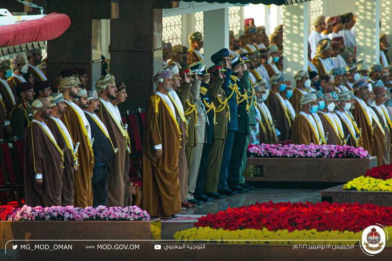 بالصور: جلالة السلطان المعظم يرعى العرض العسكري