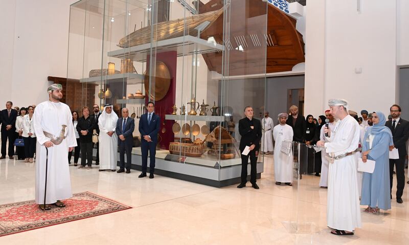 بالصور: سمو السيد بلعرب يرعى افتتاح المعرض السويسري “التصميم اللاتماثلي”