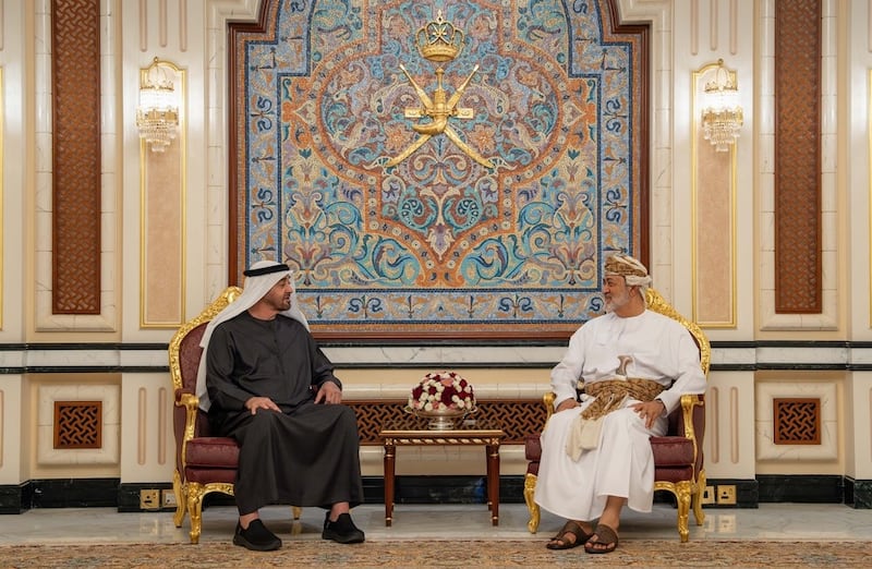 جلالةُ السُّلطان ورئيس دولة الإمارات العربية المتحدة يستعرضان تحقيق السّلام والاستقرار في المنطقة
