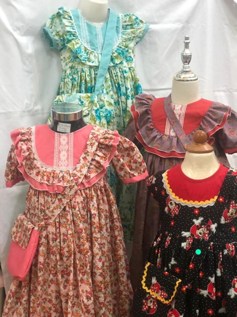 للإحلال التدريجي: مواطنة تُنفِّذ مبادرة للخياطة