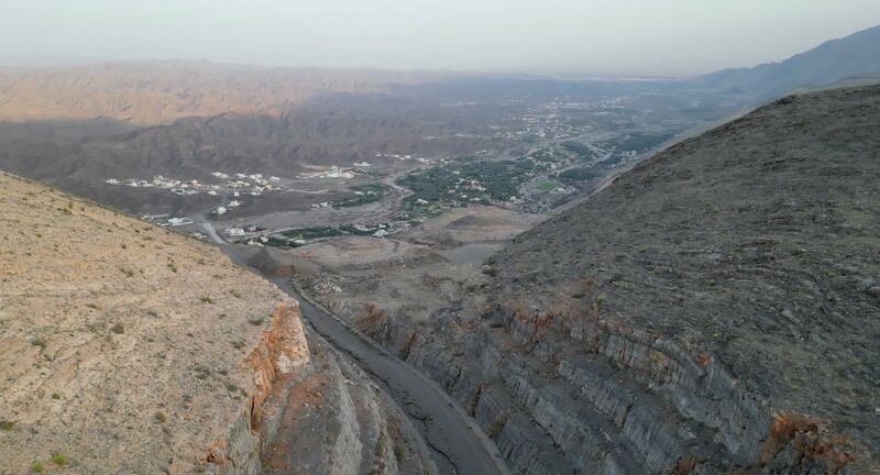 أكثر من 20 عامًا وطريق سنت – الوادي الأعلى بين “العمل والتوقف”.. والمطالبات مستمرة