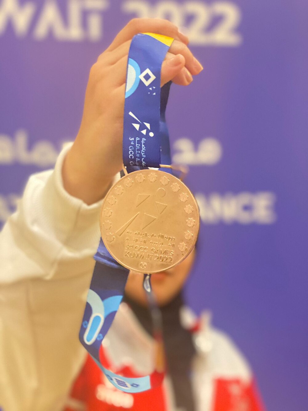 محامية أحبت الألعاب الإلكترونية؛ فسجّلت رقمًا عُمانيًا في رياضة إلكترونية مرتبطة بالفيفا