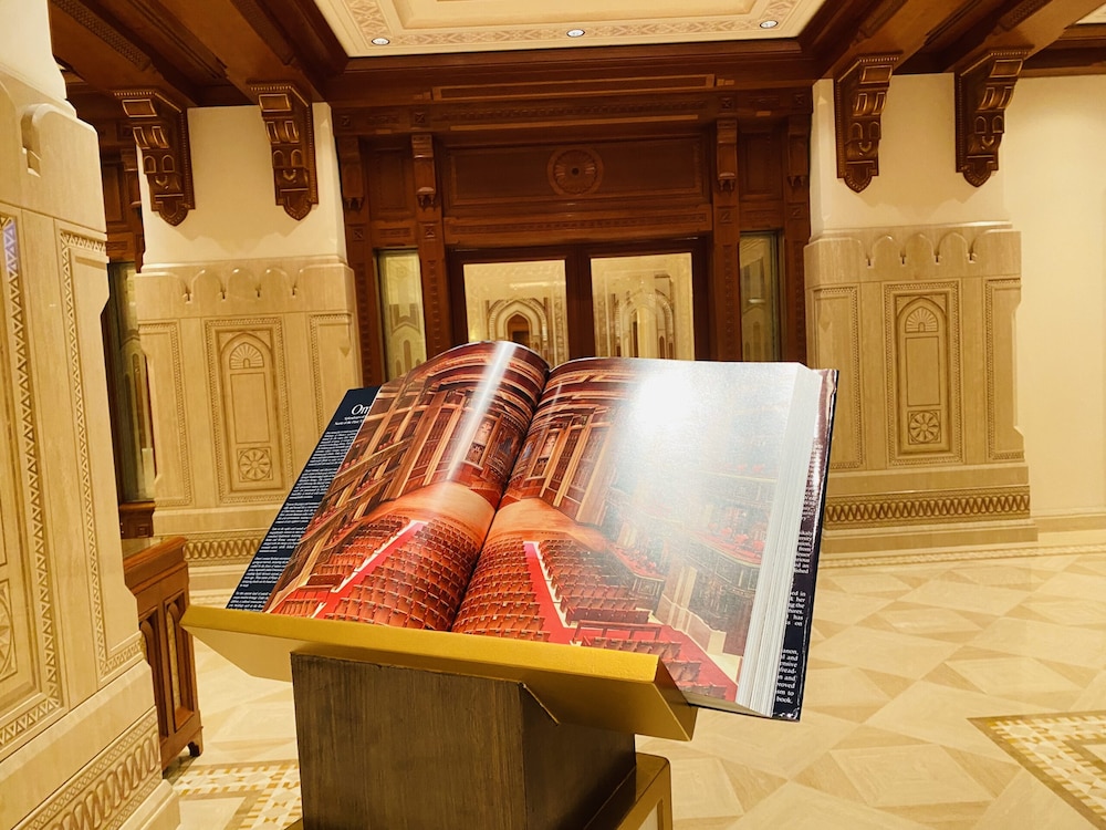 يضم نحو 1000 صورة: كتاب جديد عن المقومات السياحية العمانية بسرد رصين وأسلوب بصري