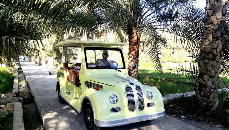 عربات سياحية في الحمراء