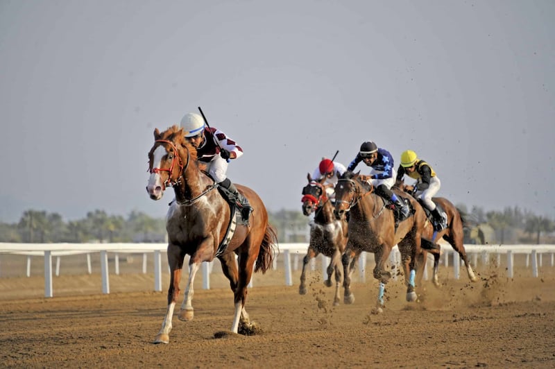 “هاتريك” لفارس عماني في سباق للخيول