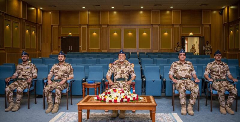 جلالة السلطان يزور قاعدة أدم الجوية