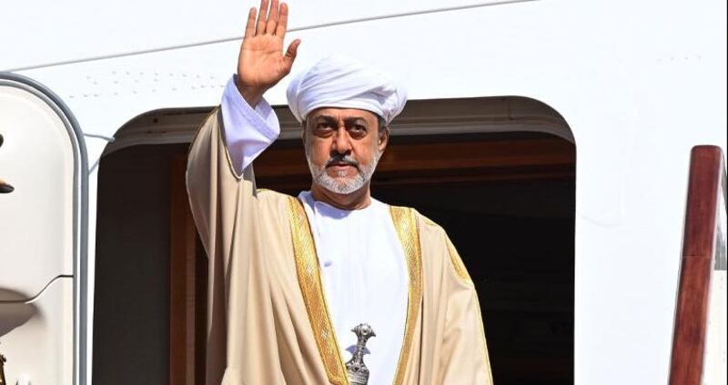 وزير الخارجية الإيراني يشير إلى زيارة مرتقبة لجلالة السلطان إلى طهران