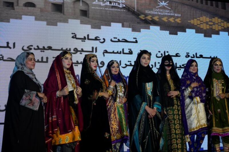 ذكرى الحجريّة لـ “أثير”: إقبال كبير للأجيال الجديدة على الأزياء التقليدية العمانية