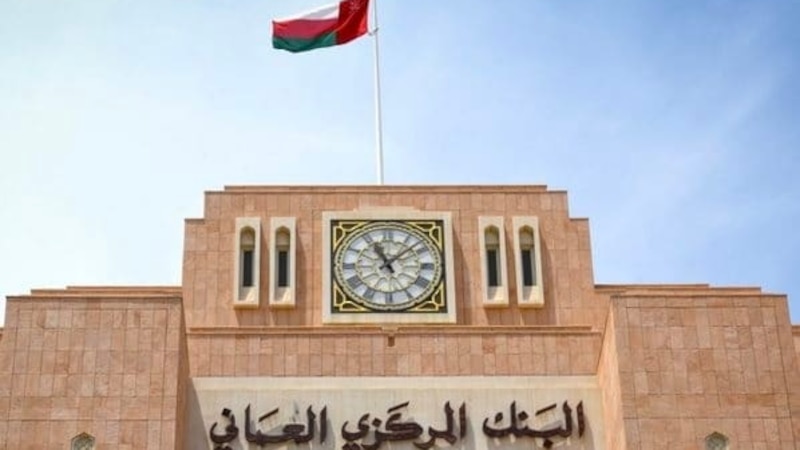 البنك المركزي العُماني يوضح حول الرسوم المستقطعة للتحويل باستخدام نظام الدفع عبر الهاتف النقال