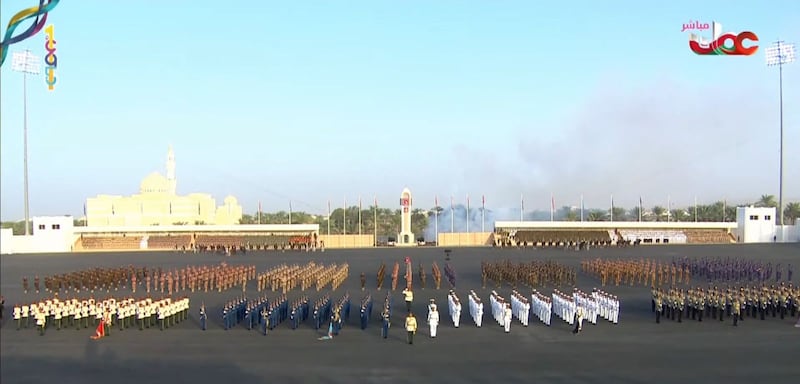 بالصور: جلالة السلطان المعظم يرعى العرض العسكري
