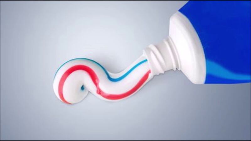 استخدام معجون الأسنان وزيت الزيتون والزبدة في علاج الحروق “إشاعة”؛ فما البديل الصحي الصحيح؟