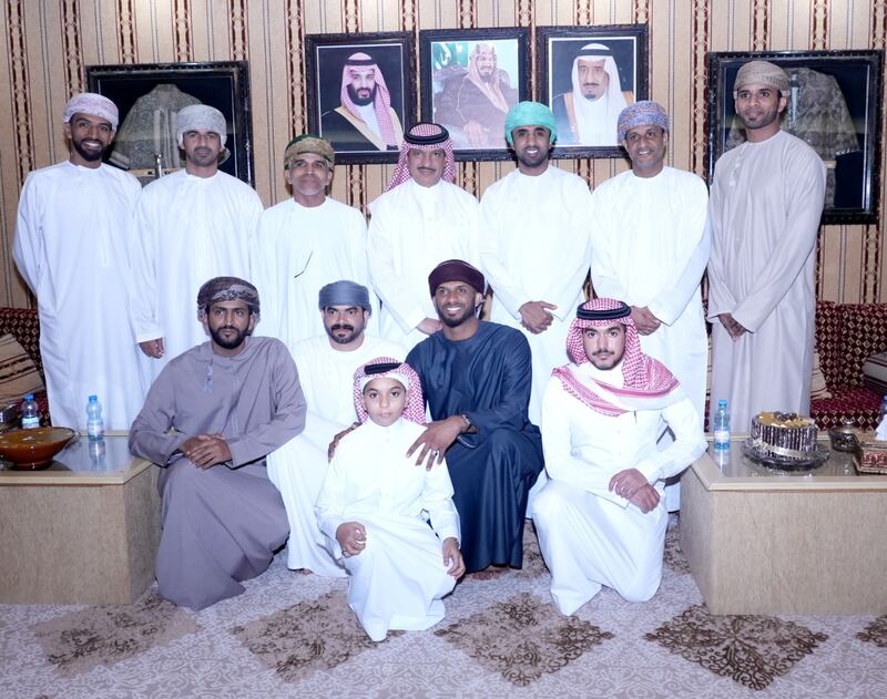 السفير السعودي يحتفي بعدد من اللاعبين العمانيين