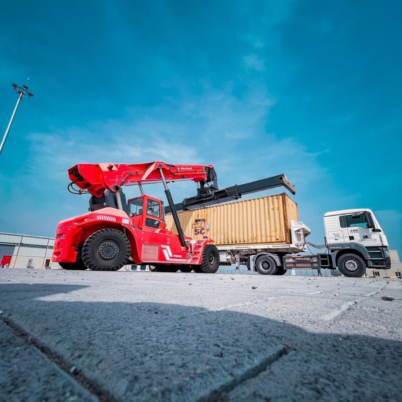 ميناء خزائن البري يستقبل أول حاوية قادمة من السعودية