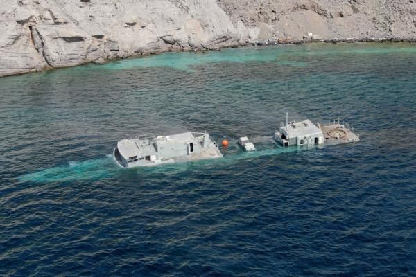 بعد خدمة دامت 35 عامًا: إغراق سفينة للبحرية السلطانية في مسندم