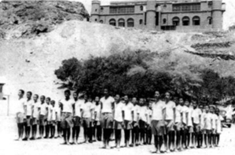 مسيرته حافلة بالكثير: ماذا تعرف عن المعلّم العُماني الذي قام بدور مهم في النشاط التعليمي بشرق أفريقيا