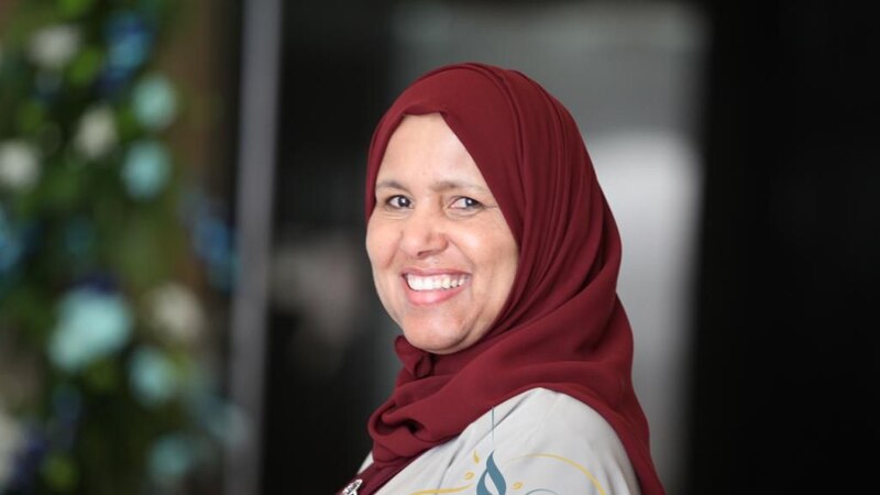 عُمانية تسعى إلى تثقيف النساء ماليًا واستثماراتيًا