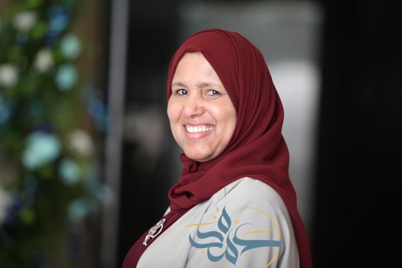 عُمانية تسعى إلى تثقيف النساء ماليًا واستثماراتيًا