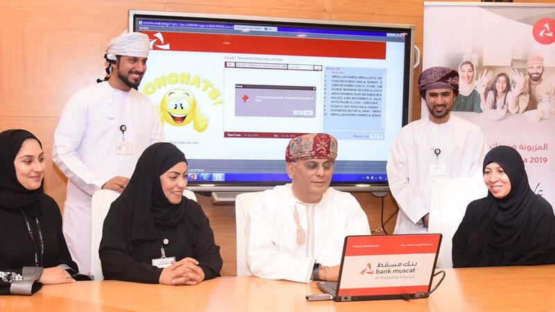 بنك مسقط يجري السحب الشهري على “حول راتبك ” ضمن جوائز ” المزيونة “