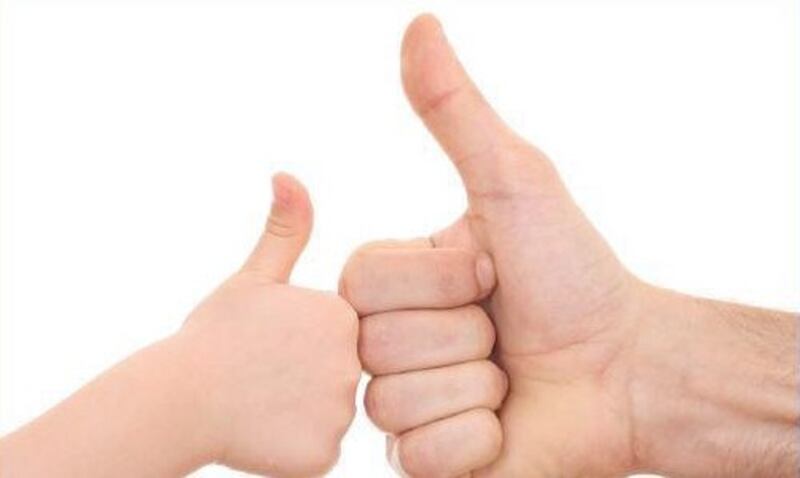 تُريد أن ترى أثر التشجيع والمدح الإيجابي في تعديل سلوك ابنك؟ طبّق هذه النصائح