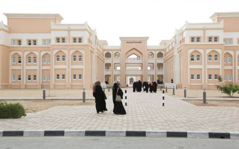 مناقشة الخطوات العملية لافتتاح كلية الطب بجامعة ظفار