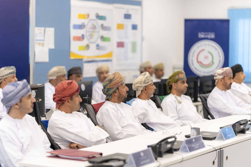 الأكاديمية السلطانية للإدارة تختتم “برنامج الولاة” لتطوير الإدارة المحلية