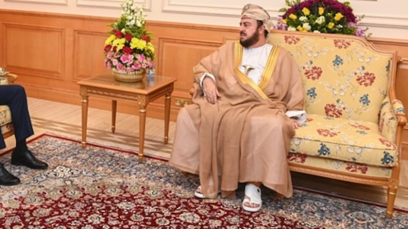 سمو السيد أسعد يودّع سفيرين