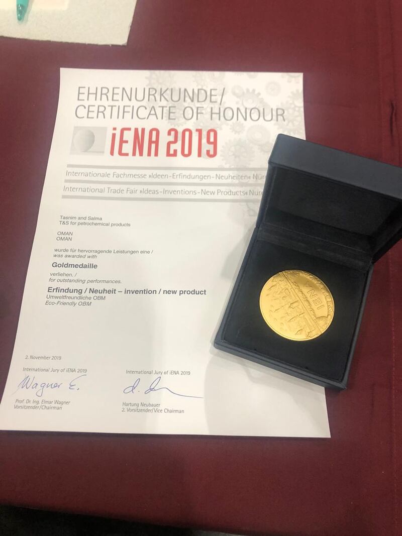 هل تتخلص من نواة التمر؟ عُمانيتان حوّلنها إلى مشروع ناجح حصد جوائز عالمية