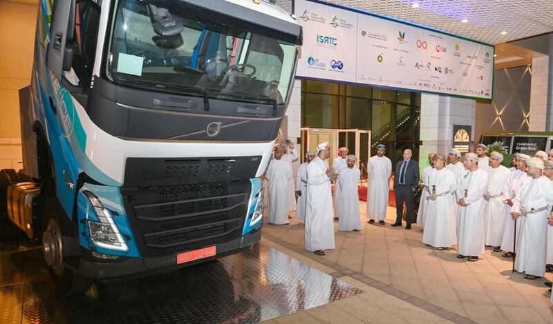 شركة عمانية تطلق شاحنة تعمل بتقنية حديثة