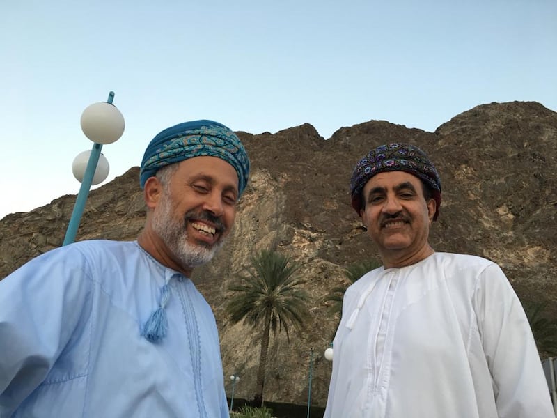 بالفيديو: “هذي عمان” ..محاورة شعرية للصقلاوي والربيعي تتغنّى بحبِّ عُمان وقائدها