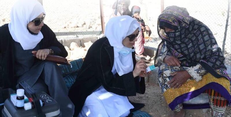 طبيب طائر يقدم خدماته في جبل بني جابر