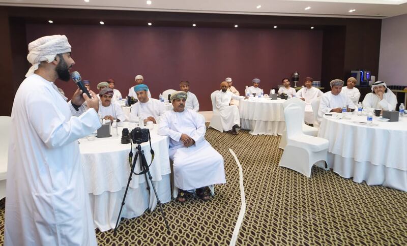 تدشين ملتقى “صحافة السلام” بدورة متقدمة للمصورين