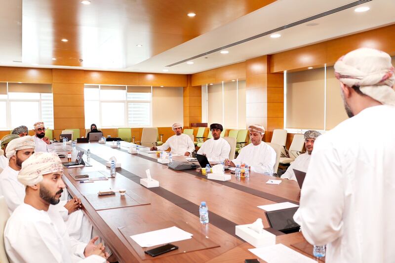 موظفون من شركة ظفار للخدمات المدمجة يتدربون على مهارات التعامل مع وسائل الإعلام
