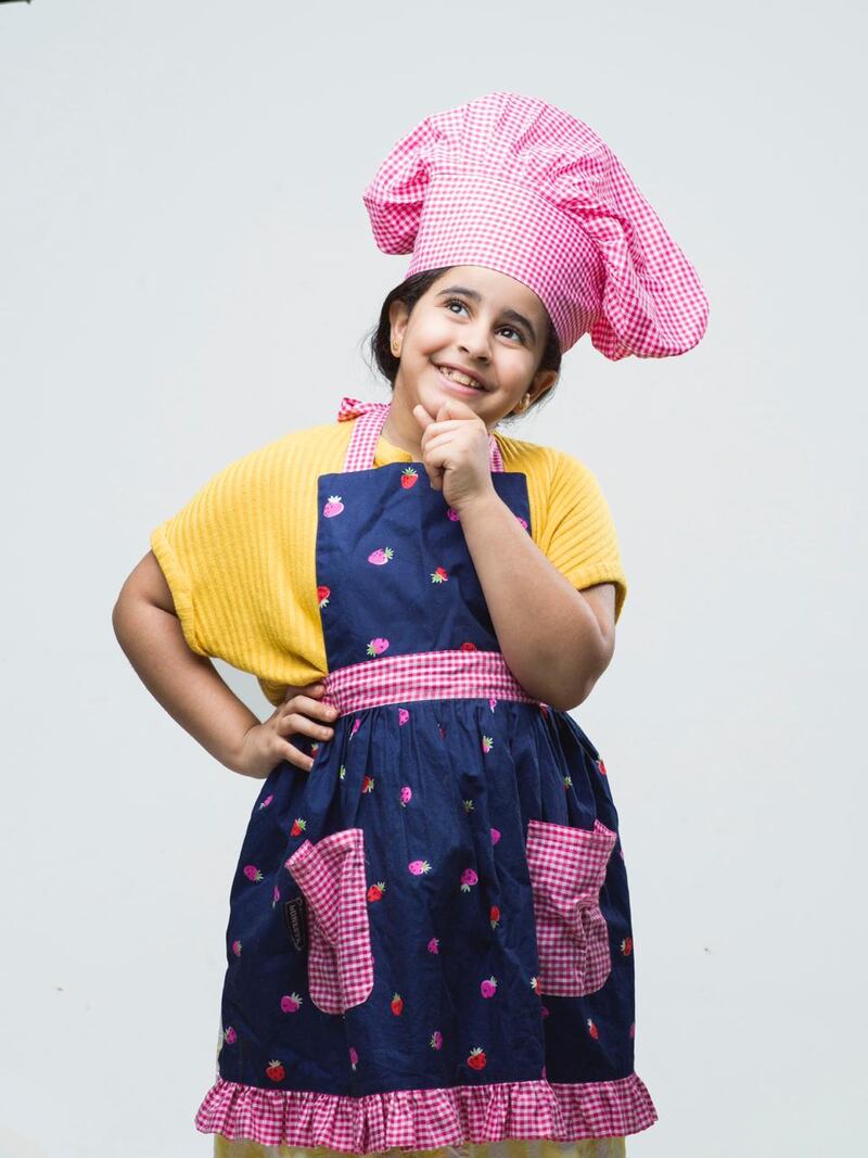 “التاجرة الصغيرة” تحلم بأن يتذوّق مُنتجاتها كل عُماني