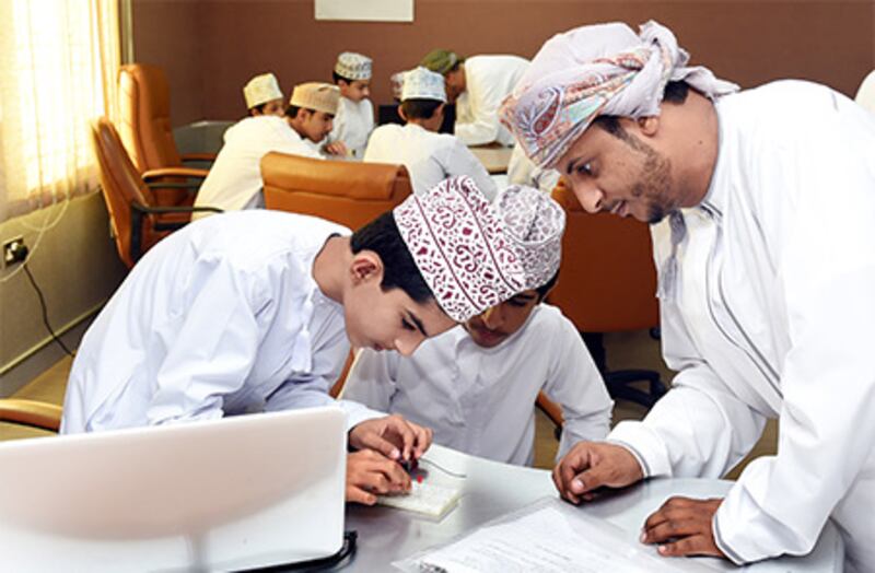 المكاسب التي تحققت للمعلم العماني، هل ستذهب أدراج الرياح؟