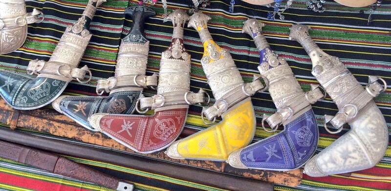 ‏بالصور: ضبط منتجات تستخدم الشعار الرسمي للدولة والتجارة تتخذ إجراءات