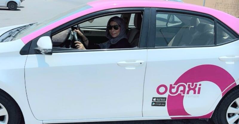 حتى لا تقع ضحية “للفراغ”: عُمانية تملأ وقت فراغها بمصدر رزق آخر؛ فماذا تقول لها؟